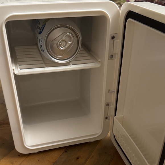 Illuminated White Makeup Organizer with LED Mirror 6 can mini fridge or warmer - Picture 12 of 14